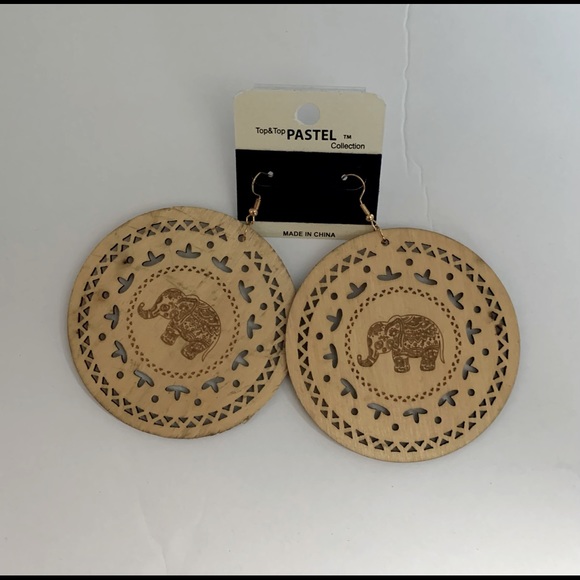 All natural wooden earrings . Made by Pastel. - Picture 2 of 2